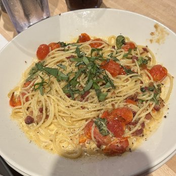 Old Chicago Pizza + Taproom - Chicken carbonara w/o the chicken - Sports Bars Near Me - Kansas City, Missouri