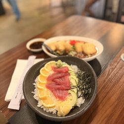 Maru Plus - Ahi sashimi don.