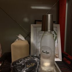 Complementary water and aromatherapy towels for infrared sauna sessions!