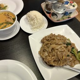 Panang Curry and Pad See Eiw Panang Curry and Pad See Eiw