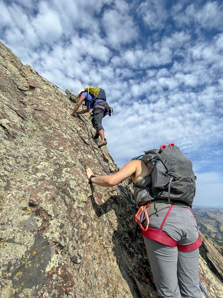 Golden Mountain Guides Logo