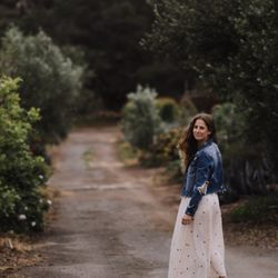 Connect back to self, specializing in reiki and herbal plant medicine.