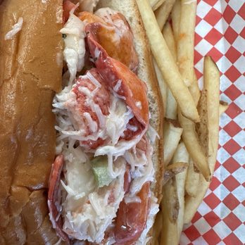 Yankee Lobster - Crobster Roll - Seafood Markets Near Me - Boston, Massachusetts Yankee Lobster - Crobster Roll - Seafood Markets Near Me - Boston, Massachusetts