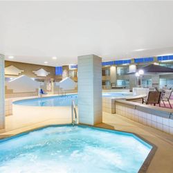 Ramada by Wyndham Midtown Grand Island - Pool
