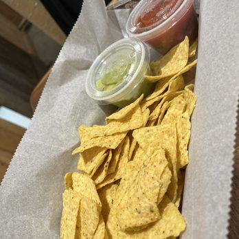 White Silo Farm & Winery - Guacamole and salsa with tortilla chips - Wineries Near Me - Sherman, Connecticut White Silo Farm & Winery - Guacamole and salsa with tortilla chips - Wineries Near Me - Sherman, Connecticut