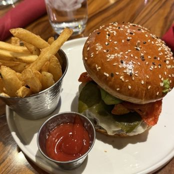 Gordon Ramsay Burger Las Vegas - Hell's Kitchen burger - Burgers Near Me - Las Vegas, Nevada