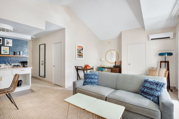 White Sands Hotel by null