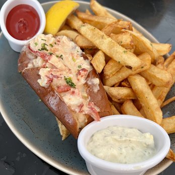 Fishwives - Lobster Roll - Seafood Near Me - Pasadena, California