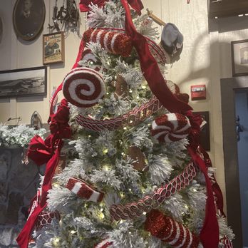 Cracker Barrel Old Country Store - Christmas Tree - Breakfast & Brunch Near Me - Albany, Georgia Cracker Barrel Old Country Store - Christmas Tree - Breakfast & Brunch Near Me - Albany, Georgia