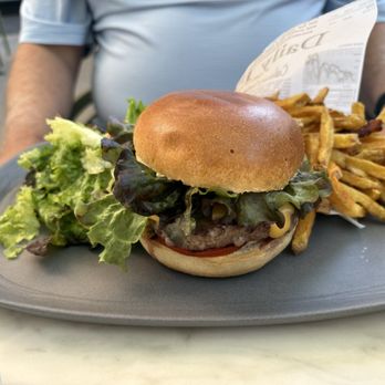 Bistrot d'Emile - Awesome burger fries and salad 16 euros. - Bistros Near Me - Grenoble, 38 Bistrot d'Emile - Awesome burger fries and salad 16 euros. - Bistros Near Me - Grenoble, 38