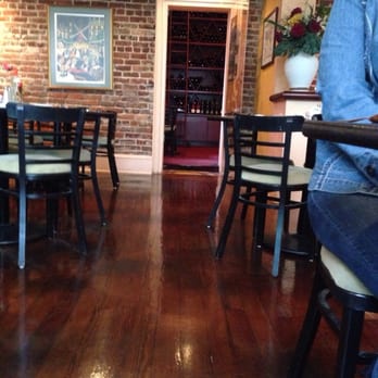 Hampton Street Vineyard - New American Near Me - Columbia, South Carolina