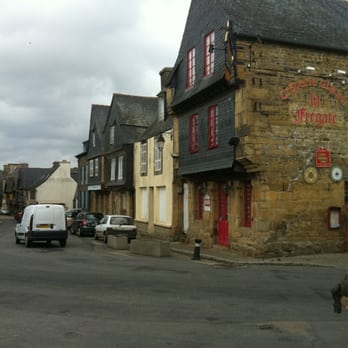 Crêperie la Frégate - Vue de l'extérieur de la crêperie. - Creperies Near Me - Le Faou, 29 Crêperie la Frégate - Vue de l'extérieur de la crêperie. - Creperies Near Me - Le Faou, 29
