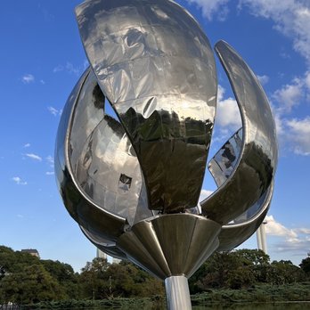 Floralis Generica - Beautiful day - Parks Near Me - Buenos Aires, C