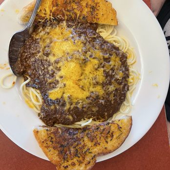 Bob’s Big Boy - Bob's' Famous Chili Spaghetti -no onions and ask for it extra hot so It stays warm your whole meal. - American Near Me - Burbank, California