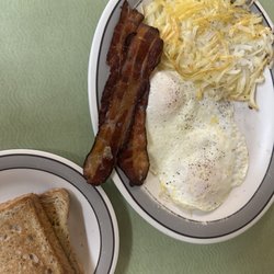 Cottage Inn Restaurant - Eggs, bacon toast and hash browns all