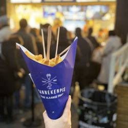 Manneken Pis - Large fries