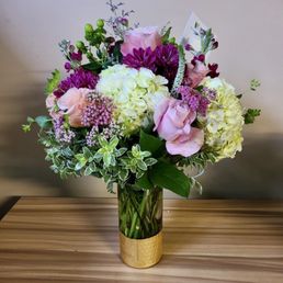 Gorgeous floral arrangement by Irvine Florist Marketplace - Flowers Gorgeous floral arrangement by Irvine Florist Marketplace - Flowers