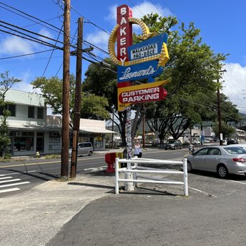 Leonard's Bakery - Outside parking lot - Bakeries Near Me - Waipahu, Hawaii Leonard's Bakery - Outside parking lot - Bakeries Near Me - Waipahu, Hawaii