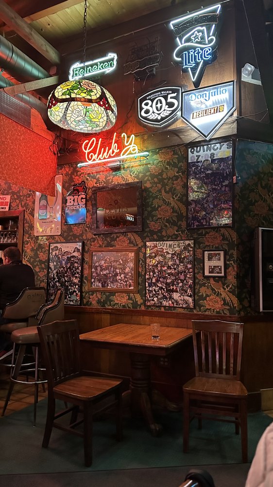Quincy’s Pub & Cafe