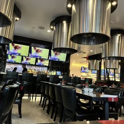 Shiki Sushi Teppan BBQ & Sports Bar - Nice sports bar