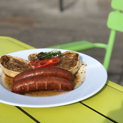 Maislabyrinth - Gut Hügle - Grobe Wurst mit Krautkrapfen
