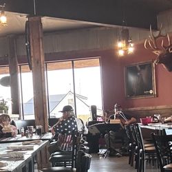 Cattlemen's Steakhouse - Inside seating with musician