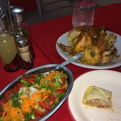 Alvarez y Borjes - Half a chicken, mixed green salad and two empanadas