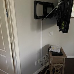 Drilled holes and then covered with faceplates.
We paid for hiding of wires in wall. Drilled holes and then covered with faceplates.
We paid for hiding of wires in wall.
