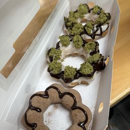 Dubai chocolate mochi donut & churro chocolate mochi donut Dubai chocolate mochi donut & churro chocolate mochi donut