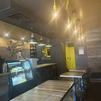 Beachcomber Coffee Company - Inside shop - Coffee & Tea Near Me - Gibsons, British Columbia
