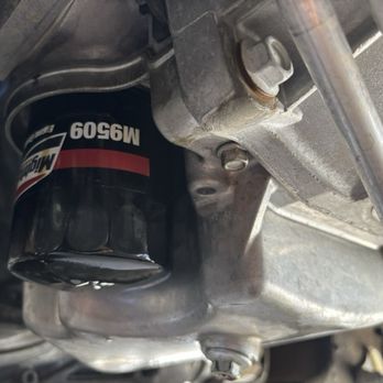 Jiffy Lube - oil leaking - Oil Change Stations Near Me - Albuquerque, New Mexico