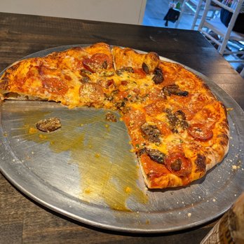 900 Degrees Pizza and Pasta - Ultimate Pepperoni Pizza - Pizza Near Me - St. Augustine, Florida 900 Degrees Pizza and Pasta - Ultimate Pepperoni Pizza - Pizza Near Me - St. Augustine, Florida