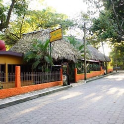 Saraguatos - Street view of Restaurante Saraguatos