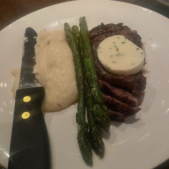 Barrique Kitchen & Wine Bar - Filet with mashed and asparagus - Tapas Bars Near Me - Babylon, New York