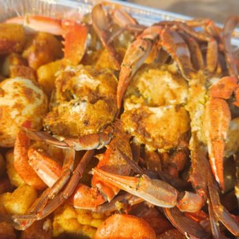 Fresh Box Seafood - 1/2 Dozen Blue Crab Tray with added Shrimp - Seafood Markets Near Me - Daytona Beach, Florida