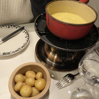 Restaurant les Armures - Fondue - Fondue Near Me - Geneva, GE Restaurant les Armures - Fondue - Fondue Near Me - Geneva, GE