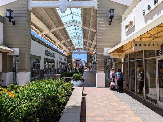 San Francisco Premium Outlets by null