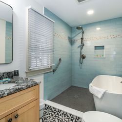 Tern Inn - Sea Foam Bathroom