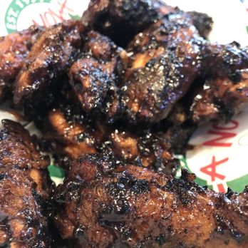 La Nova Pizzeria - Bbq Pitt style wings. Seems to be the popular choice here, but I wasn't a fan. The wings itself were solid though. - Pizza Near Me - Buffalo, New York