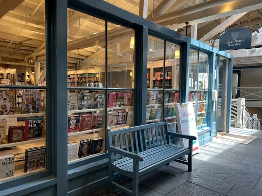 The Garden District Book Shop by null