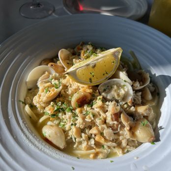 Marro's Italian Restaurant - Linguine and clams in white wine sauce - Italian Near Me - Saugatuck, Michigan Marro's Italian Restaurant - Linguine and clams in white wine sauce - Italian Near Me - Saugatuck, Michigan