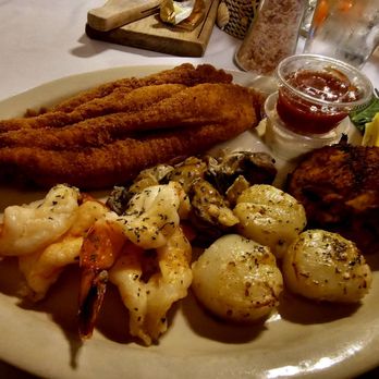 Sandpiper Restaurant - Seafood Platter - New American Near Me - White Stone, Virginia