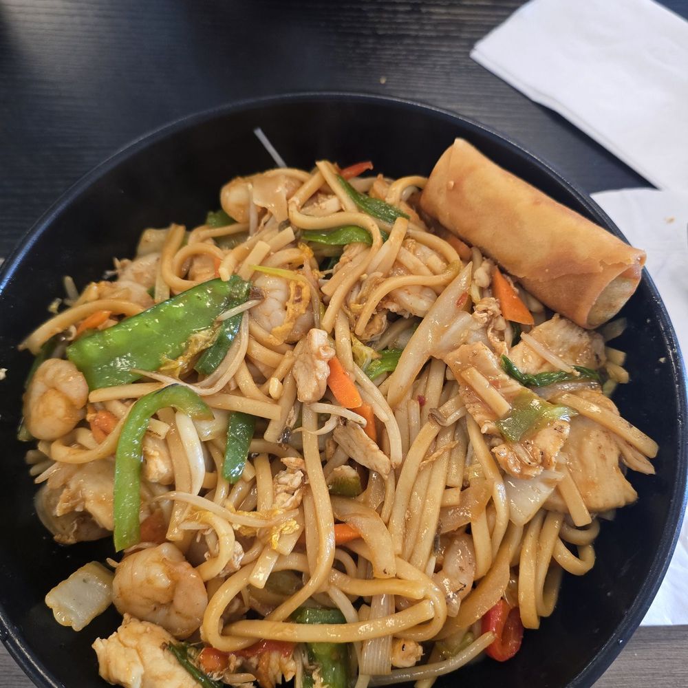 Wok to Bowl - Noodle bowl with chicken and shrimp - Pan Asian Near Me - Bloomington, Illinois Wok to Bowl - Noodle bowl with chicken and shrimp - Pan Asian Near Me - Bloomington, Illinois