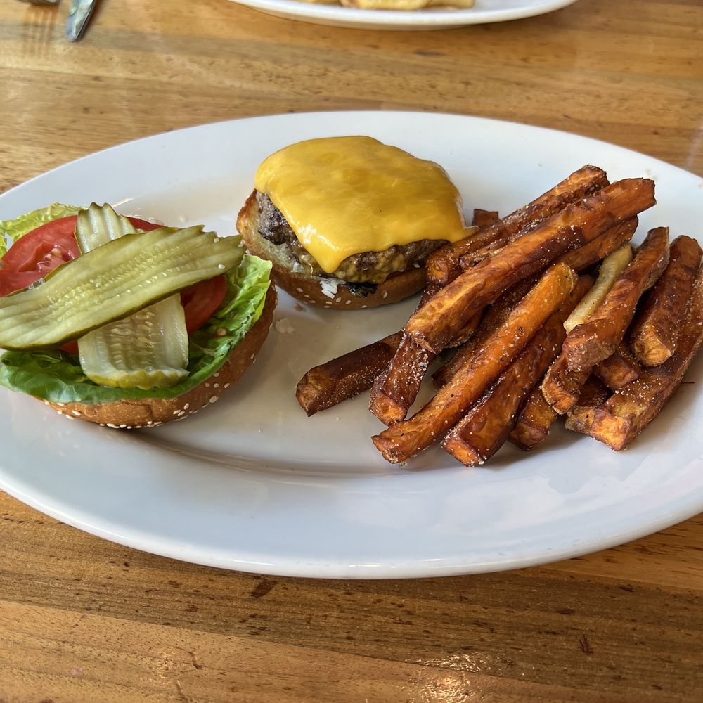 Doc B's Restaurant + Bar - Traditional Cheeseburger - New American Near Me - Dallas, Texas