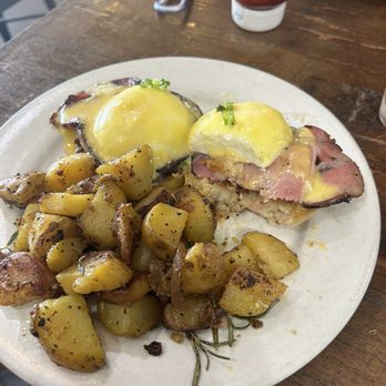 Matt's Big Breakfast - Egg benedict - Breakfast & Brunch Near Me - Phoenix, Arizona Matt's Big Breakfast - Egg benedict - Breakfast & Brunch Near Me - Phoenix, Arizona