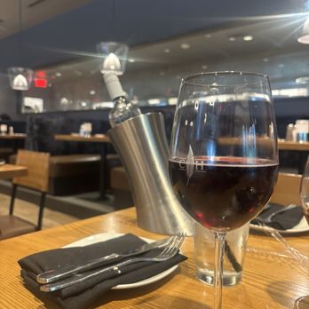 Cooper’s Hawk Winery & Restaurant - New American Near Me - Troy, Michigan