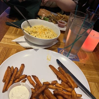 Mirkwood Public House - a plate of fries and a bowl of macaroni and cheese - Music Venues Near Me - Arlington, Washington Mirkwood Public House - a plate of fries and a bowl of macaroni and cheese - Music Venues Near Me - Arlington, Washington