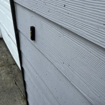 Green City Tree Care - Dirt splattered on the side of the house - Tree Services Near Me Green City Tree Care - Dirt splattered on the side of the house - Tree Services Near Me