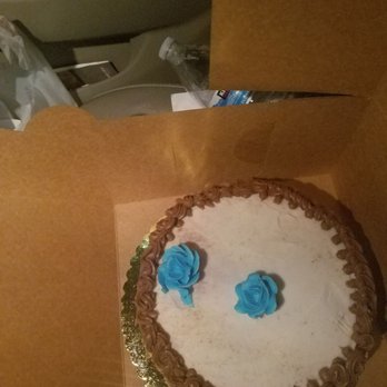 Sugar 'n Spice - These are the only flowers I have on my cake and I left after class was over at 4. - Art Classes Near Me - Daly City, California Sugar 'n Spice - These are the only flowers I have on my cake and I left after class was over at 4. - Art Classes Near Me - Daly City, California