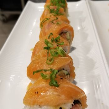 Show Sushi - Sushi Bars Near Me - San Dimas, California